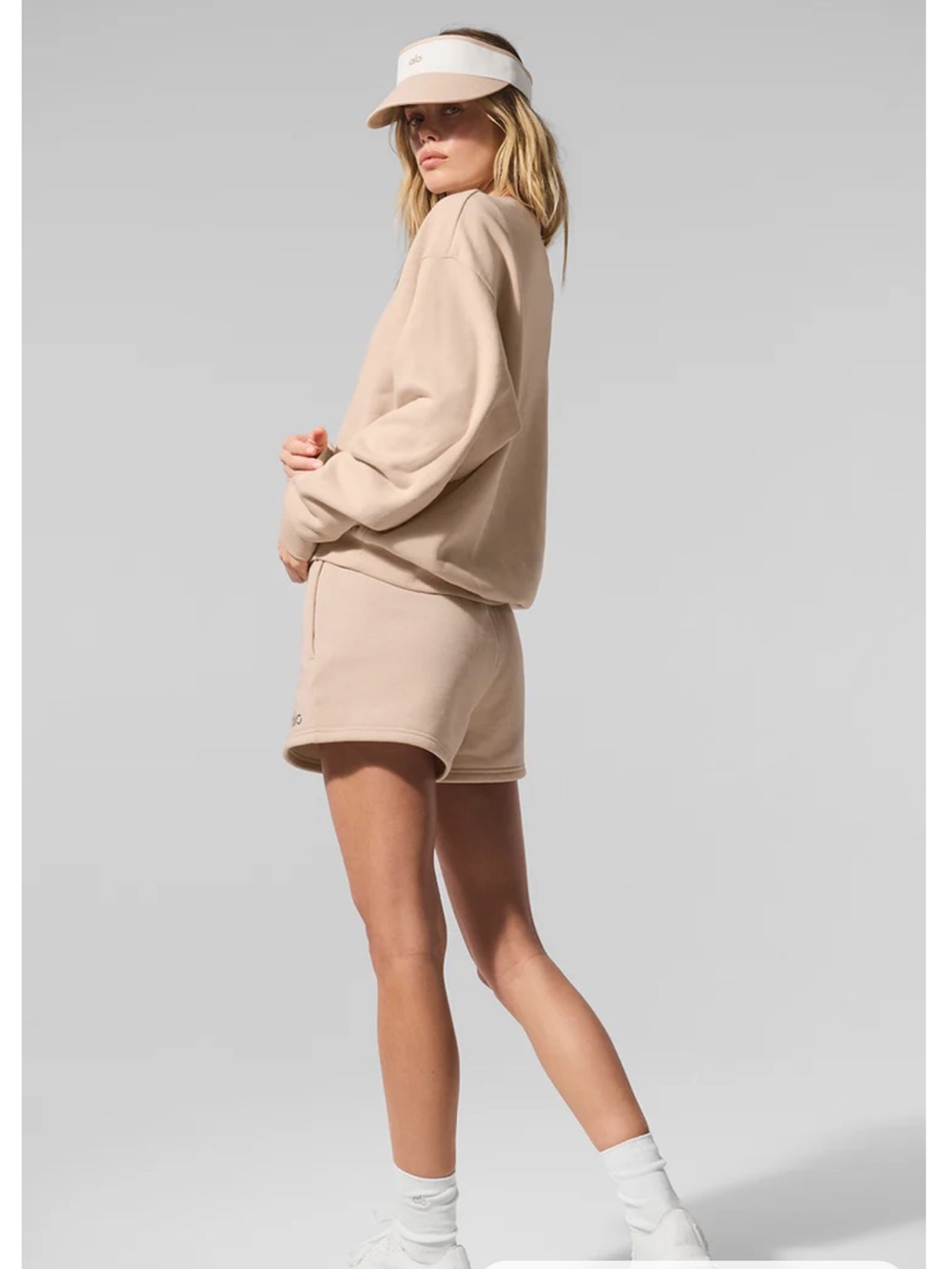 NWOT - ALO Yoga Accolade Short in Macademia - Picture 4 of 6